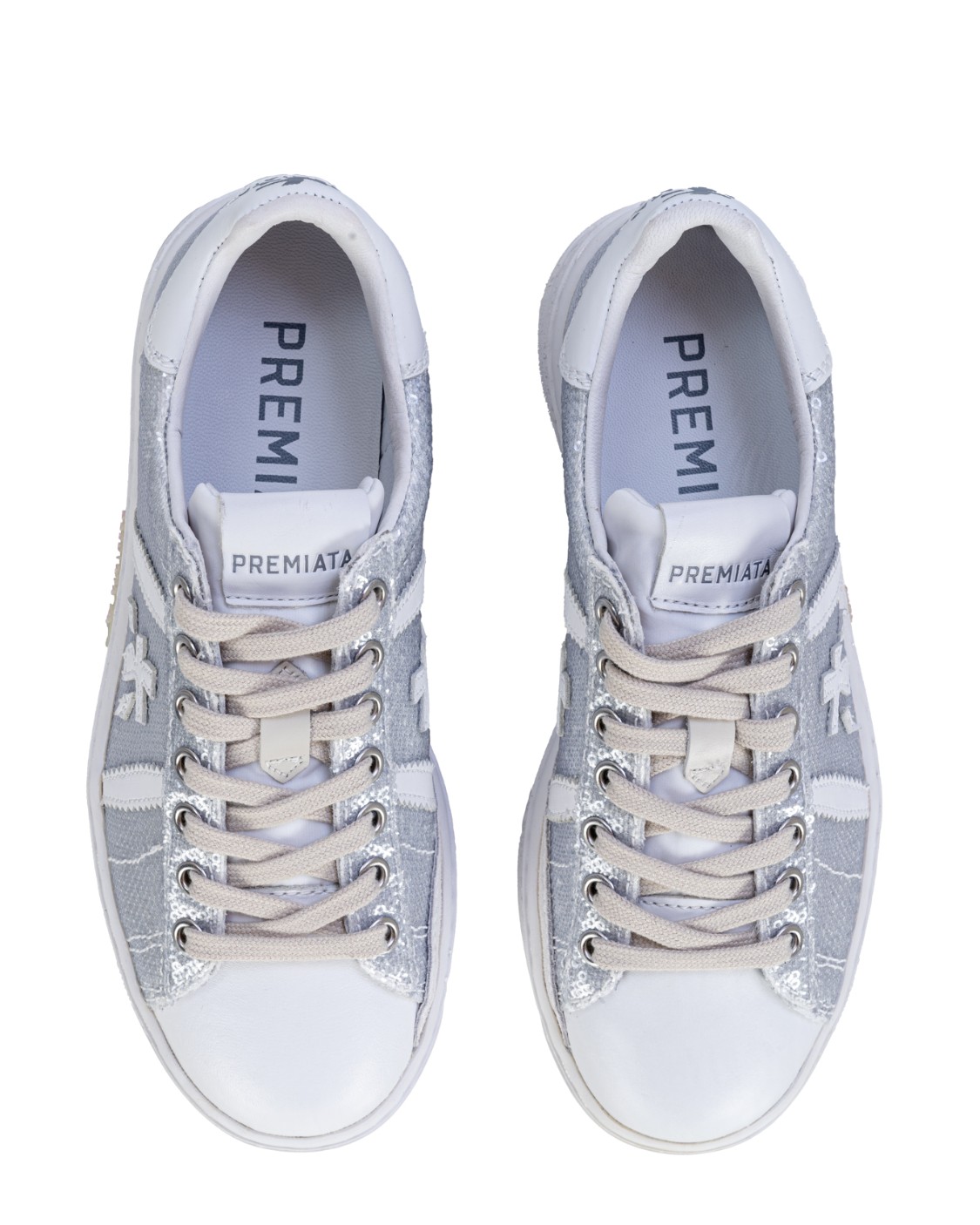 shop PREMIATA Saldi Scarpa: Premiata sneakers RUSSELD var. 6262.
Sneakers in paillettes argento e dettaglio in pelle bianca.
Dettaglio centrale PREMIATA e timbri a rilievo.
Dettagli iconici come il logo classico che decora i laterali, il tallone e l’etichetta.
Altezza Suola 3 cm.
Composizione Suola: 95% Gomma 5% TPU.
Composizione Tomaia: 40% PET 15% PL 15% PA 30% pelle di vitello.
Composizione fodera: 100% pelle di capra.
Fabbricato in Vietnam.. RUSSELLD-6262 number 590737